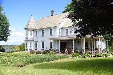 田舎風ホテル The Inn On Lake Champlain