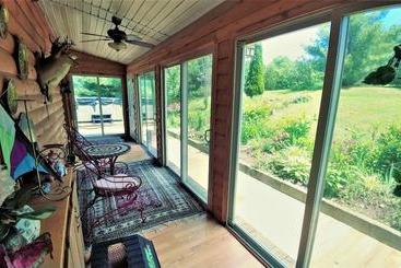 茅舍 A_lazy_river_cabin