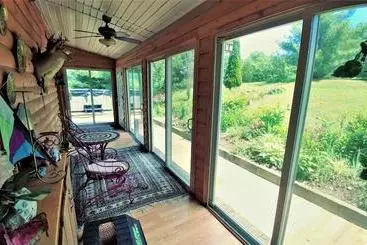 Hus på landet A_lazy_river_cabin