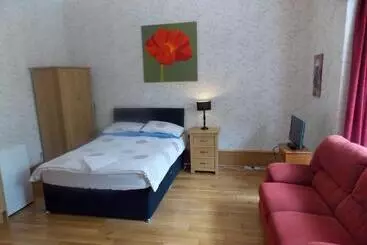 پانسیون Station View Guest House