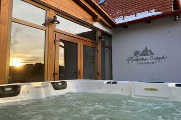 مبيت وإفطار Madarasi Gyopár Panzió