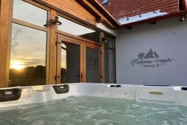 Aamiaismajoitus (B&B) Madarasi Gyopár Panzió