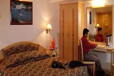 هتل Comfort Inn President Near Ahmedabad Junction Station