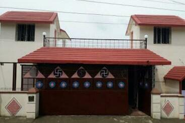 Отель Vamoose Laxmi Hill Resort