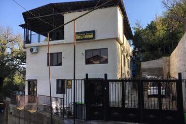 پانسیون Guest House Royal Comfort With Terrace