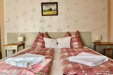 ペンション Borbarátok Vendègház