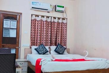 Hotel The Bay Suites