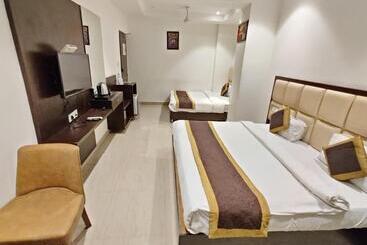 Jr Group Of Hotels 500 Meter From Golden Temple