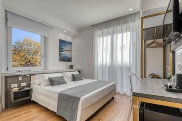 پانسیون Gallery Suite