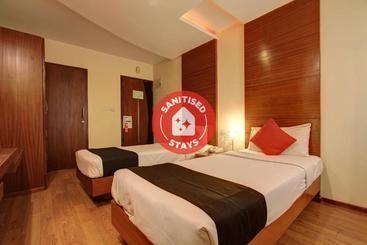 בית מלון כפרי Capital O 37896  Royal Star