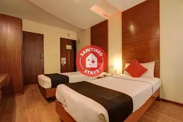 Hotel Capital O 37896 Royal Star