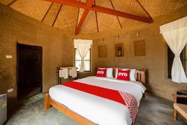Szálloda Oyo 766 Zompo Baan Din Resort