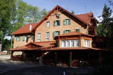 住宿加早餐  Sebesvi­z Panzió