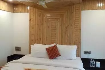 Hotel Gourish Resort