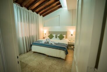 Myroandrou Beach Hotel Apartments