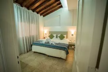 Myroandrou Beach Hotel Apartments