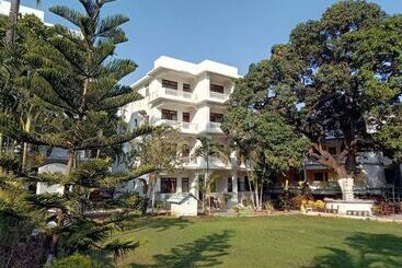 Hotell Candolim Hideout Resort