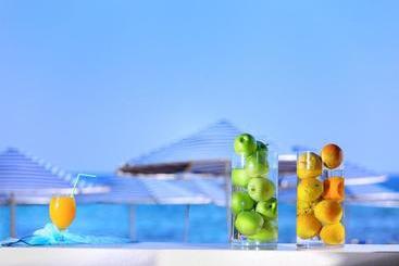 Отель Sirens Beach & Village