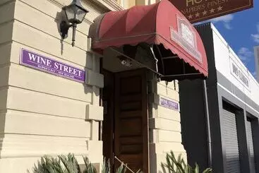 בית מלון כפרי The County