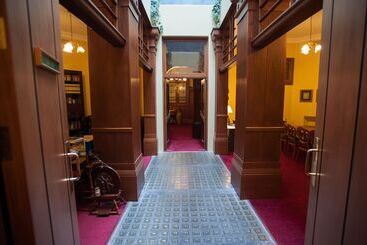 בית מלון כפרי The County