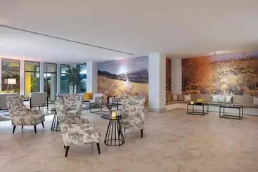 Nirvana Cosmopolitan Hotel Convention & Sports Center