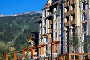 בית מלון כפרי Pan Pacific Whistler Village Centre