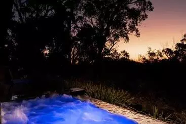 Отель Spicers Peak Lodge