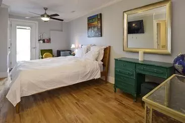 Hotel Above The Beach Guest Suites