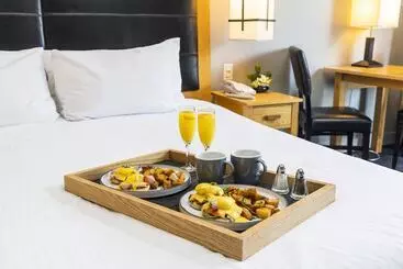 هتل Brentwood Bay Resort & Spa