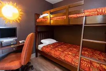 هتل Super 8 By Wyndham Quebec City