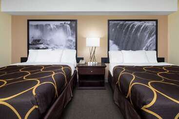فندق Super 8 By Wyndham Niagara Falls By The Falls