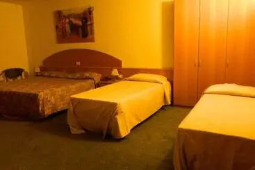 فندق Ascot Lodging