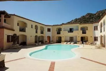 هتل Monti Di Mola