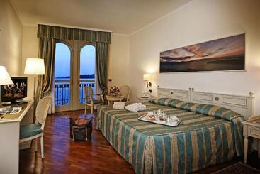 Отель Savoy Palace