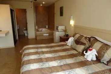 La Catalina Hotel And Suites