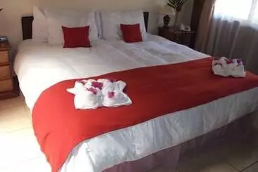 La Catalina Hotel And Suites