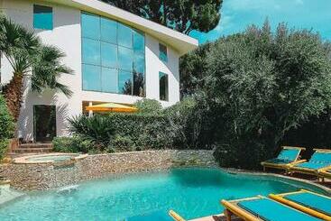 پانسیون Villa St Jean Suite Romantique