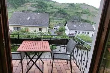 Aamiaismajoitus (B&B) Ferienweingut Hirschen Schulstraße