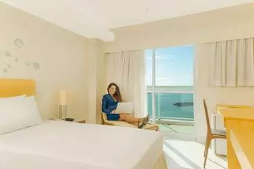 ホテル Golden Tulip Macae