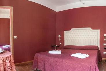 هتل Foro Romano Imperatori