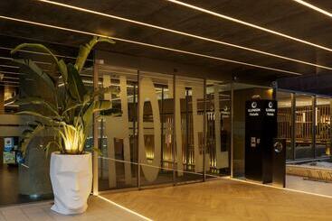 هتل Ilunion Barcelona