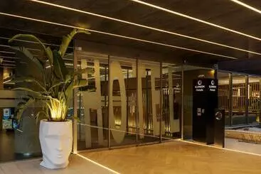 Отель Ilunion Barcelona