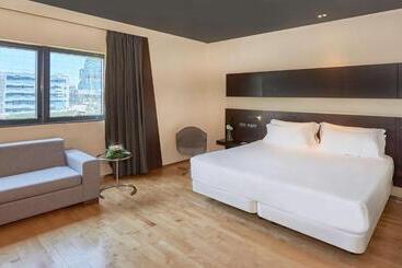 هتل NH Madrid Las Tablas