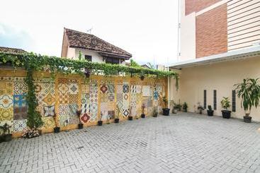 Отель Oyo 90186 Grand Aster