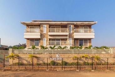 Resort Ayurkutir Villa By Stayvista Pool, Gym, And Snooker Table For Your Ultimate Relaxation And Enterta