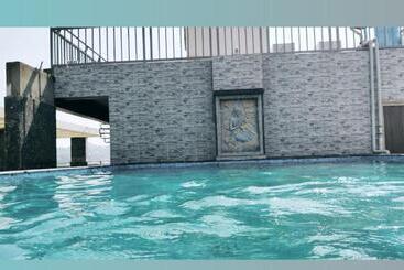 Отель Clover Inn