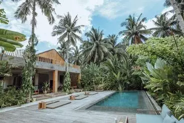 Surfing Temple Hotel Boutique