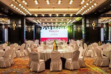 Hotel Ramada By Wyndham Diqing