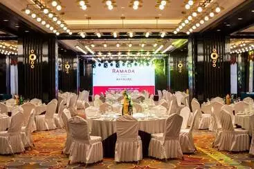 Hotelli Ramada By Wyndham Diqing