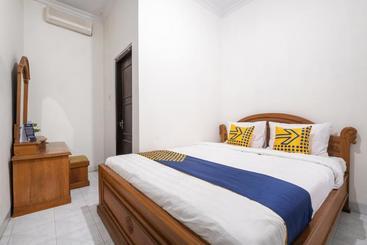 Hotel Oyo 1806 Puri Arsita Homestay